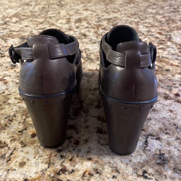 Dansko Wedge Platform Clogs! Gray. Size 38. EUC - Picture 2 of 6